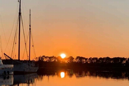 002 Prachtige 4 persoons glamtainer in Friesland aan het water