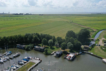 012 Unieke 4 persoons House boat in de jachthaven van Warns