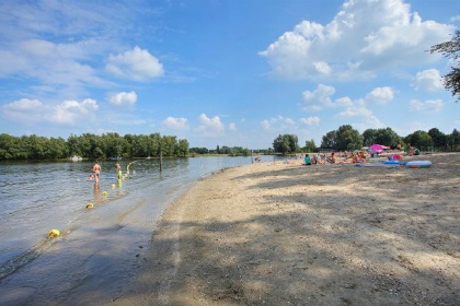 022 5 persoons chalet met sauna en bubbelbad op recreatiepark Esmeer