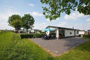 Basic chalet voor 5 personen op vakantiepark Esmeer in Aalst