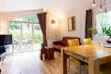 004 Mooi 5 persoons chalet met bubbelbad op vakantiepark Het Esmeer