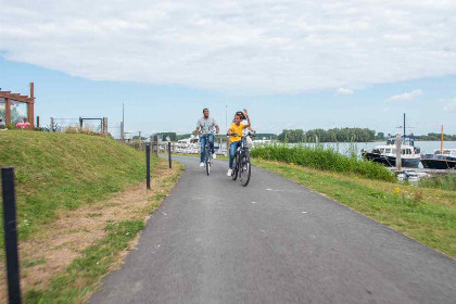 011 Mooi 5 persoons chalet met bubbelbad op vakantiepark Het Esmeer