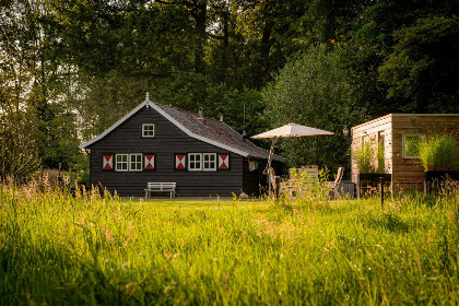 012 Sfeervol 4 persoons vakantiehuis, gelijkvloers met ligbad en grote tuin in Aalten