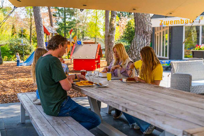 017 10 persoons groepsaccommodatie met open haard op Vakantiepark Beekbergen nabij de Veluwe