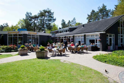 023 10 persoons groepsaccommodatie met open haard op Vakantiepark Beekbergen nabij de Veluwe