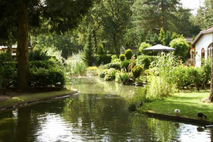 024 10 persoons groepsaccommodatie met open haard op Vakantiepark Beekbergen nabij de Veluwe