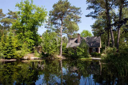 025 10 persoons groepsaccommodatie met open haard op Vakantiepark Beekbergen nabij de Veluwe