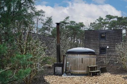 006 2 persoons Tiny House op vakantiepark gelegen tussen de bossen