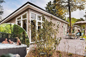 Luxe 6 persoons chalet met bubbelbad op Recreatiepark Beekbergen op de Veluwe