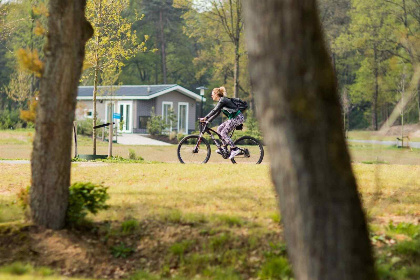 011 Luxe 6 persoons chalet met bubbelbad op Recreatiepark Beekbergen op de Veluwe