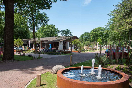 024 Luxe villa met Wellness ( Hottub) voor 14 personen op gezellig vakantiepark