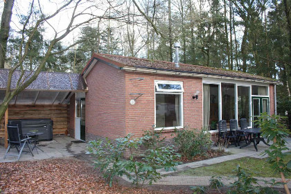 002 4 persoons vakantiehuis met heerlijke prive bubbelbad en sauna in de bossen op de Veluwe