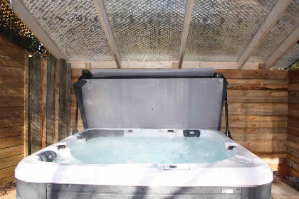 008 4 persoons vakantiehuis met heerlijke prive bubbelbad en sauna in de bossen op de Veluwe