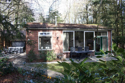 017 4 persoons vakantiehuis met heerlijke prive bubbelbad en sauna in de bossen op de Veluwe