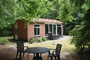 Luxe 4 persoons vakantiehuis met bubbelbad in de bossen nabij Epe op de Veluwe