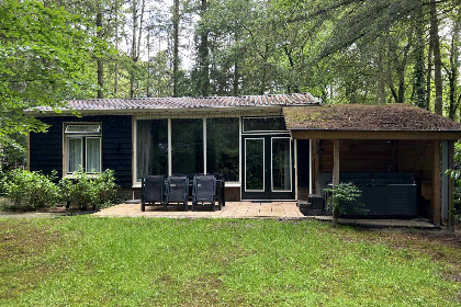 004 Luxe vakantiehuis geschikt voor 4 volwassenen en 2 kinderen met Bubbelbad op de Veluwe