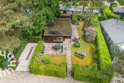 001 5 persoons bungalow met omheinde tuin en privacy op de Veluwe met een zwembad op het park