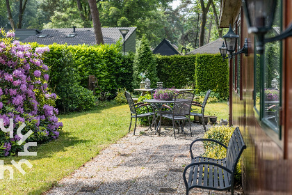 005 5 persoons bungalow met omheinde tuin en privacy op de Veluwe met een zwembad op het park