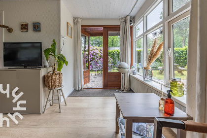 006 5 persoons bungalow met omheinde tuin en privacy op de Veluwe met een zwembad op het park