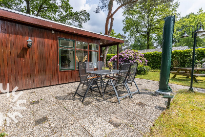 011 5 persoons bungalow met omheinde tuin en privacy op de Veluwe met een zwembad op het park