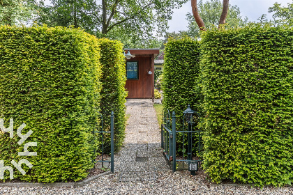 021 5 persoons bungalow met omheinde tuin en privacy op de Veluwe met een zwembad op het park