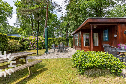 040 5 persoons bungalow met omheinde tuin en privacy op de Veluwe met een zwembad op het park