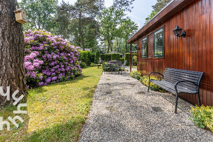 052 5 persoons bungalow met omheinde tuin en privacy op de Veluwe met een zwembad op het park