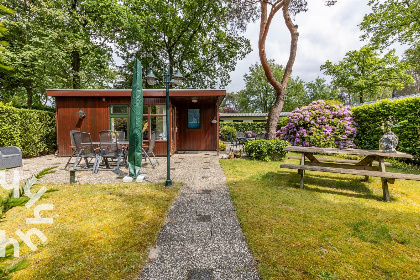 053 5 persoons bungalow met omheinde tuin en privacy op de Veluwe met een zwembad op het park