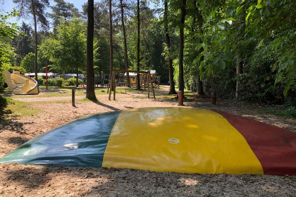 078 5 persoons bungalow met omheinde tuin en privacy op de Veluwe met een zwembad op het park