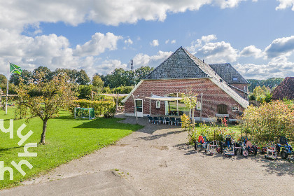 017 Heerlijke 15 persoons vakantieboerderij met gratis WiFi in Halle