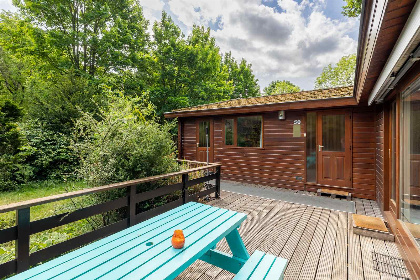 010 Kleurrijk chalet voor 5 personen op een bungalowpark op de Veluwe