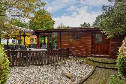 020 Ruime 4 persoons houten lodge op de Veluwe