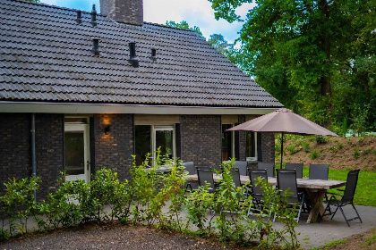 003 10 persoons vakantiehuis met een sauna, hottub en een bioscoop op vakantiepark de Rimboe