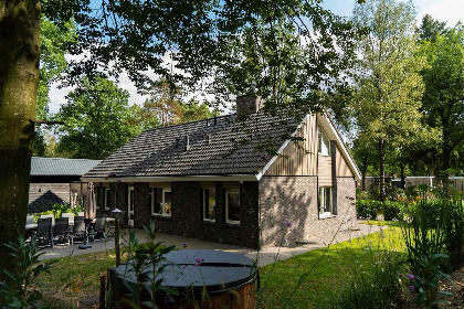 006 10 persoons vakantiehuis met een sauna, hottub en een bioscoop op vakantiepark de Rimboe