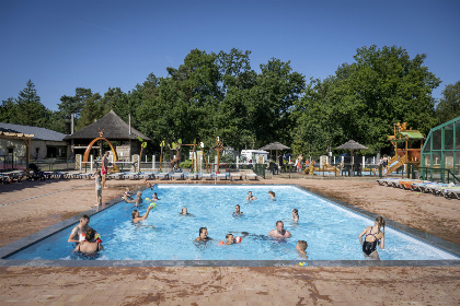 018 4 persoons Boslodge op een vakantiepark nabij Hoenderloo op de Veluwe