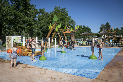 028 4 persoons Boslodge op een vakantiepark nabij Hoenderloo op de Veluwe