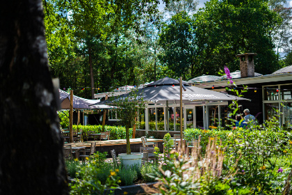 027 Modern 4 persoons vakantiehuis met airco, sfeerhaard en een dakterras op de Veluwe