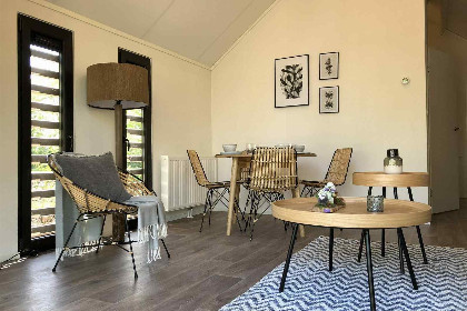 005 Beach House voor 4 personen op vakantiepark Bad Hoophuizen aan het Veluwemeer