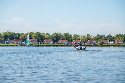 002 Moderne 6 persoons villa aan het water van het Veluwemeer op een vakantiepark