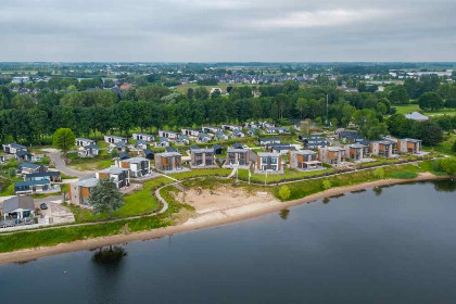 010 Heerlijk 6 persoons vakantiehuis op een vakantiepark aan de Maas