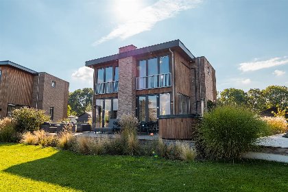 001 Maas Villa Waterzicht met Wellness | 10 personen
