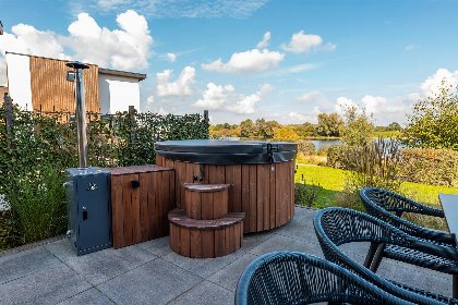 002 Maas Villa Waterzicht met Wellness | 10 personen