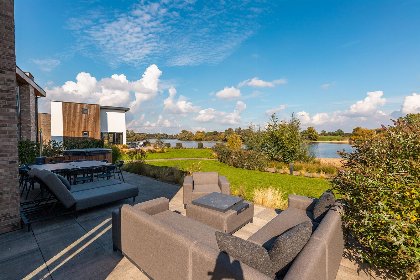 003 Maas Villa Waterzicht met Wellness | 10 personen
