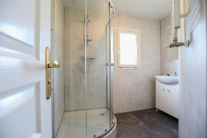 003 4 persoons chalet met hottub op een vakantiepark in Lathum met vele faciliteiten