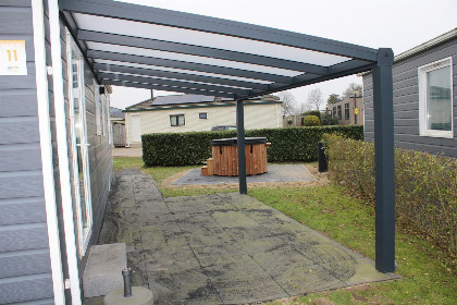 009 4 persoons chalet met hottub op een vakantiepark in Lathum met vele faciliteiten
