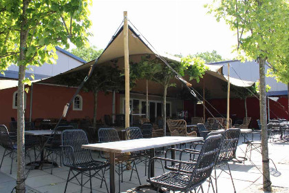 013 4 persoons chalet met hottub op een vakantiepark in Lathum met vele faciliteiten