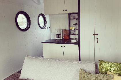 003 De Witte Woonboot | 2 personen