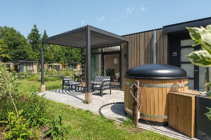 001 Batenburgh Deluxe met Hottub 