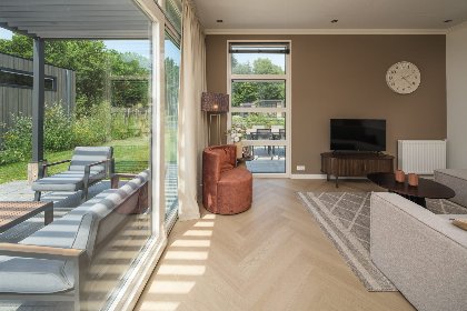 010 Batenburgh Deluxe met Hottub 