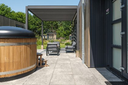 022 Batenburgh Deluxe met Hottub 